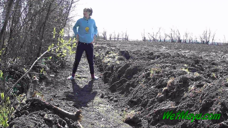 Wet Maya: Peeing in nature