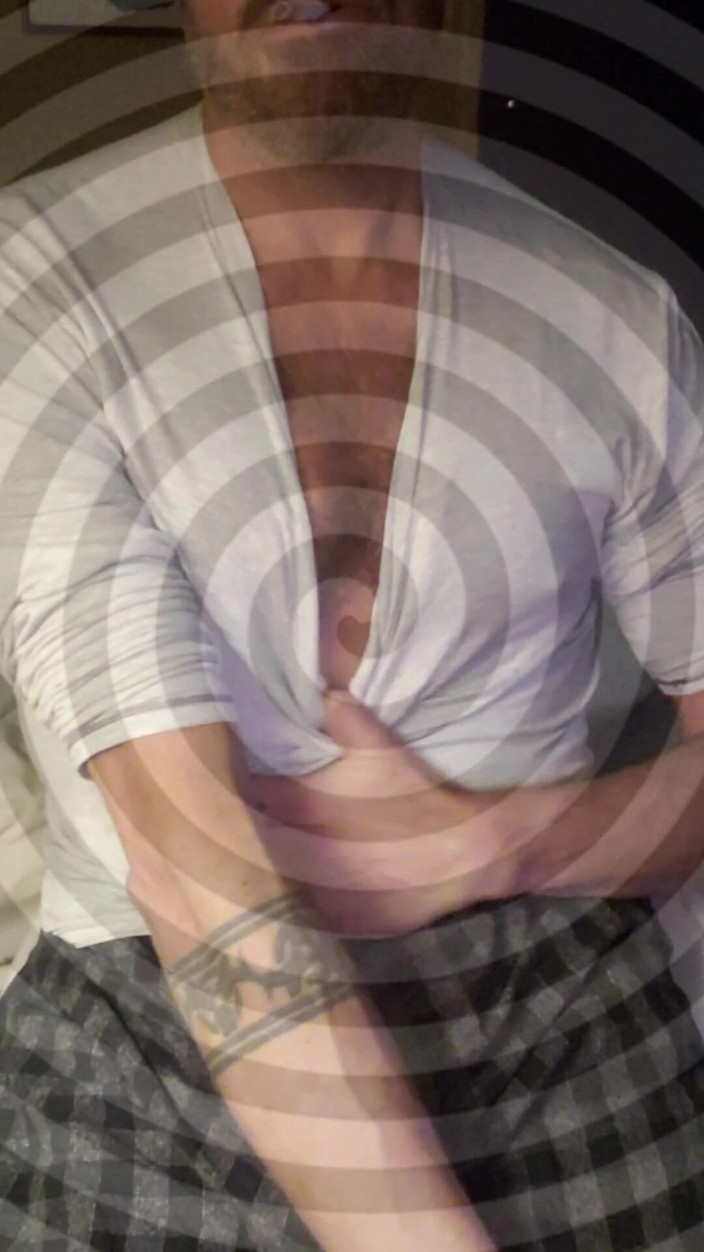 BBIG: Un fumeur humilie et jouit