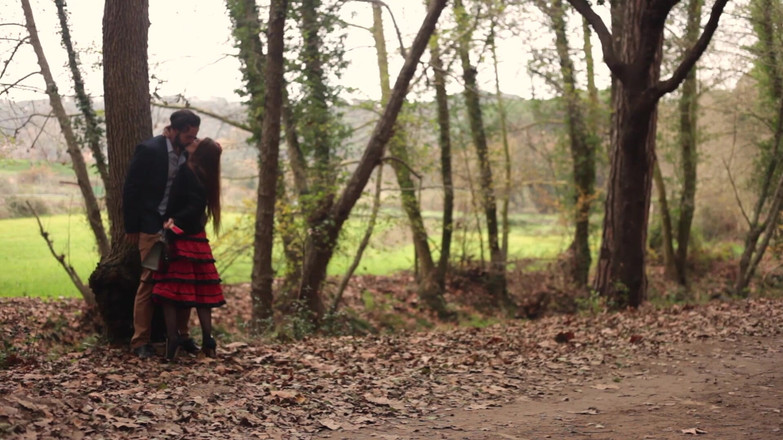 MMV and Eroticplanet Clips: Une Bombasse À Pois Se Fait Baiser Dans La forêt