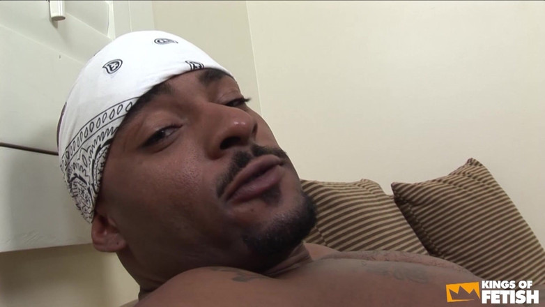 Inter-racial: Ateşli zenci ve beyaz kızlar sıkı deliklerini derinden siktirirken çığlık atıyor