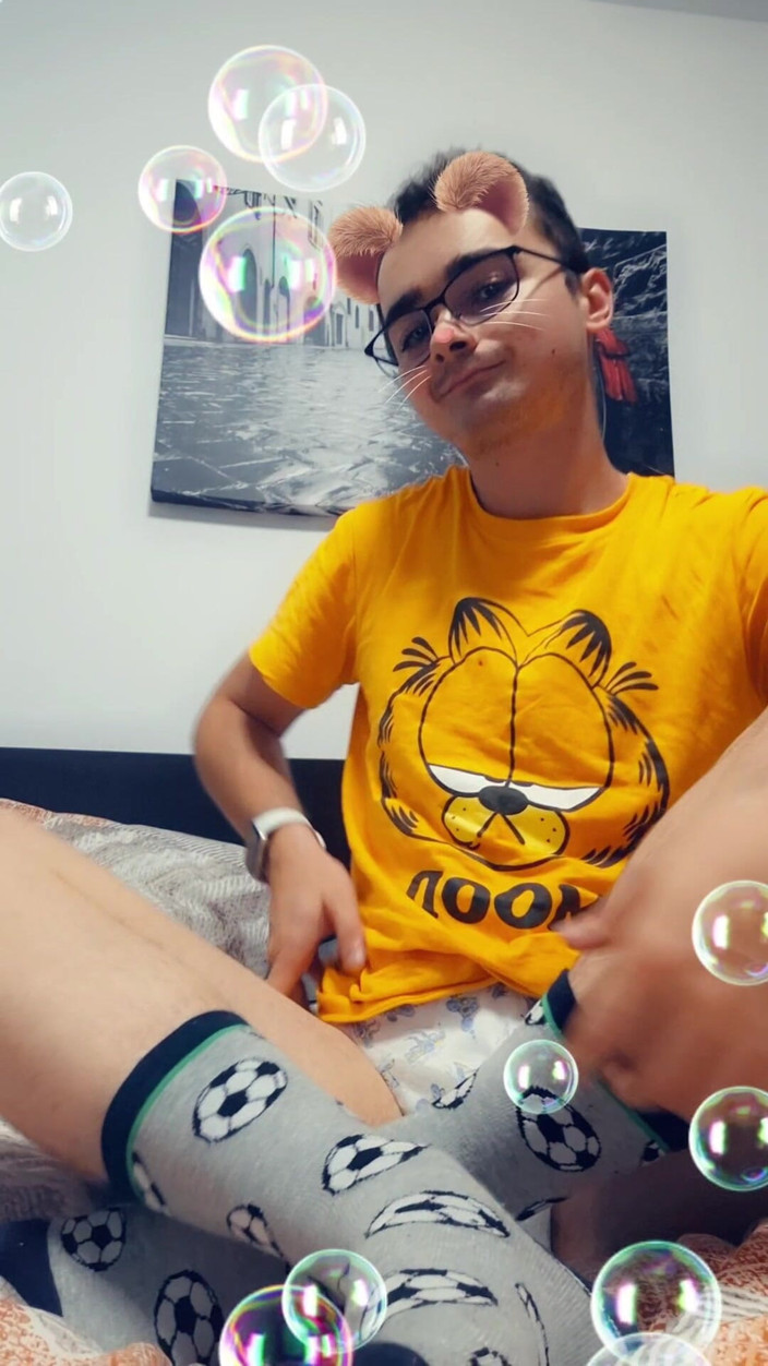 The college boy: Zlobivá vysokoškolačka dělá video s výstřikem pro svého tátu