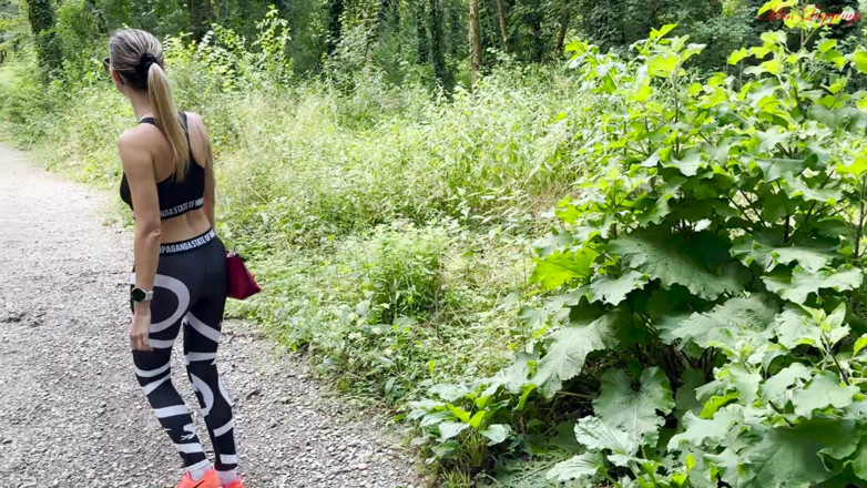 MissLeggings: Fucked and Cumshot in the Park with Stranger