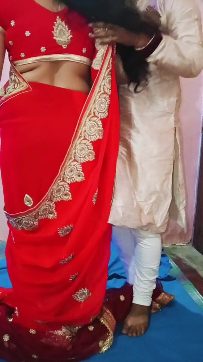 Sunshine143: Гарячий шар траху Червоного Сарі Бхабхі 1