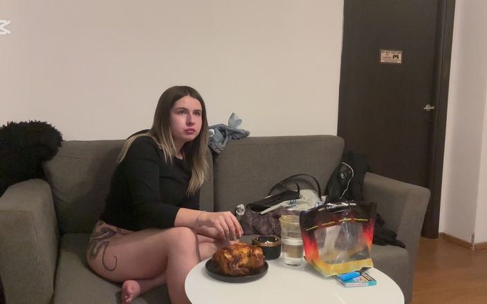 NipsAndStrips: Mangiare un pollo intero mentre scoreggia