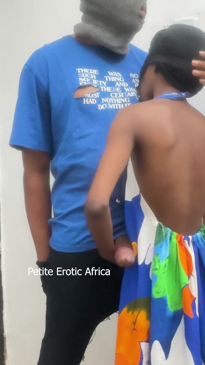 Petite Erotic Africa: 너무 쪼이는