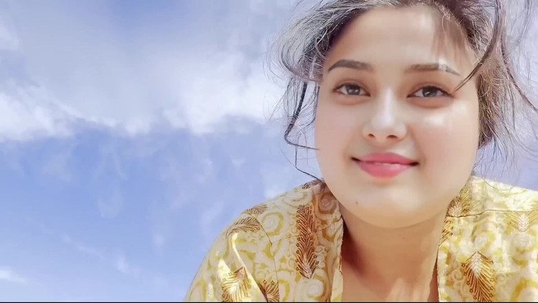 Fuckkkker: Ateşli güzel köylü genç kız erkek arkadaşının büyük yarağına biniyor...