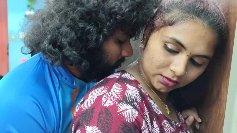 Vaishnavysharunraj: Hot Couple Romantic Kiss