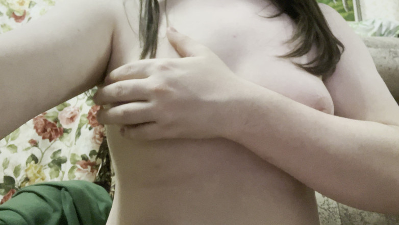 CleopatraPrincessa: La bambola mette in mostra il suo seno nudo