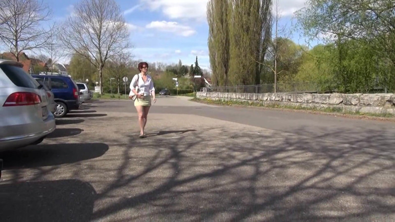 Popp Sylvie: pissing in town