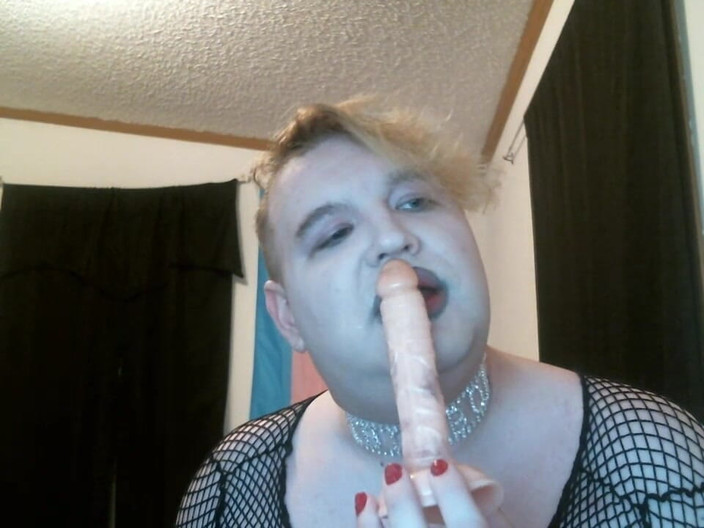 Roxxie rae page: Thực hành bú cu không thích hợp