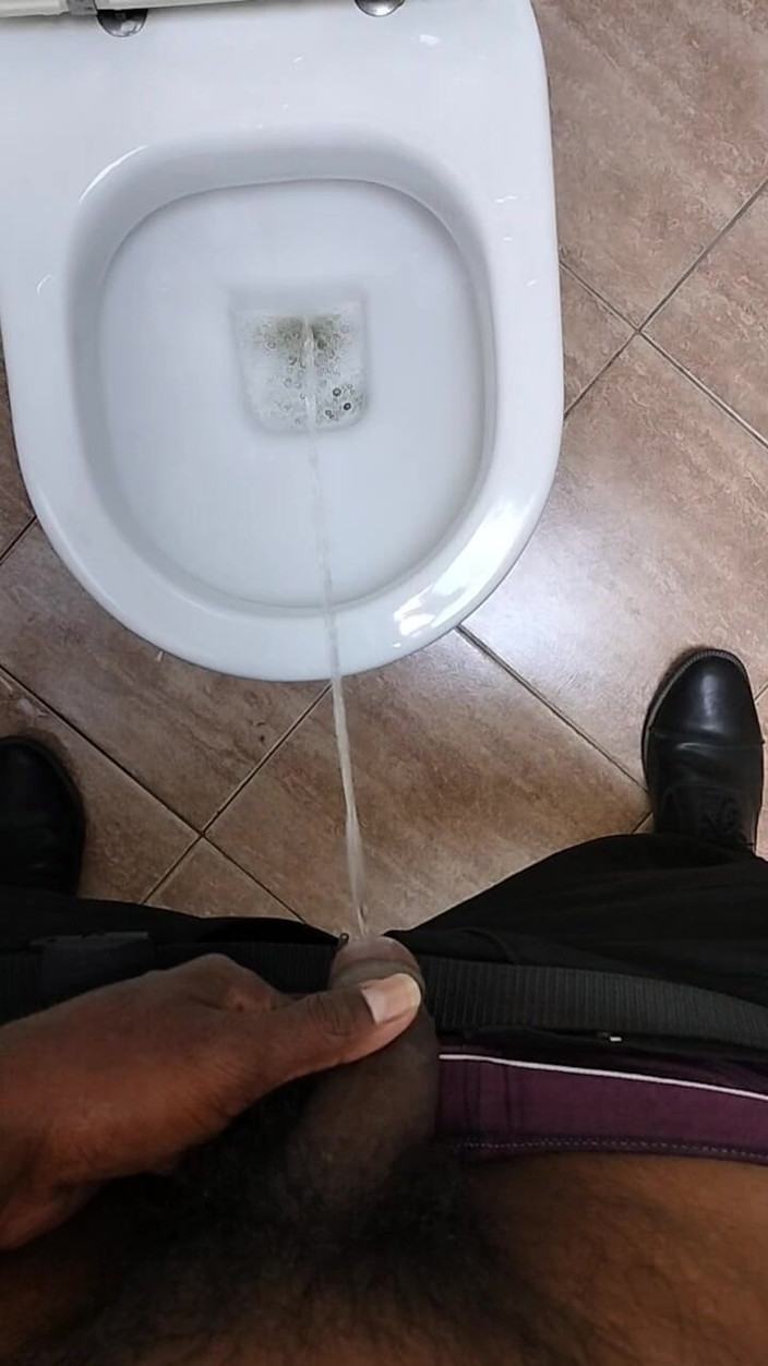 Blackcock83: Pisse et masturbation