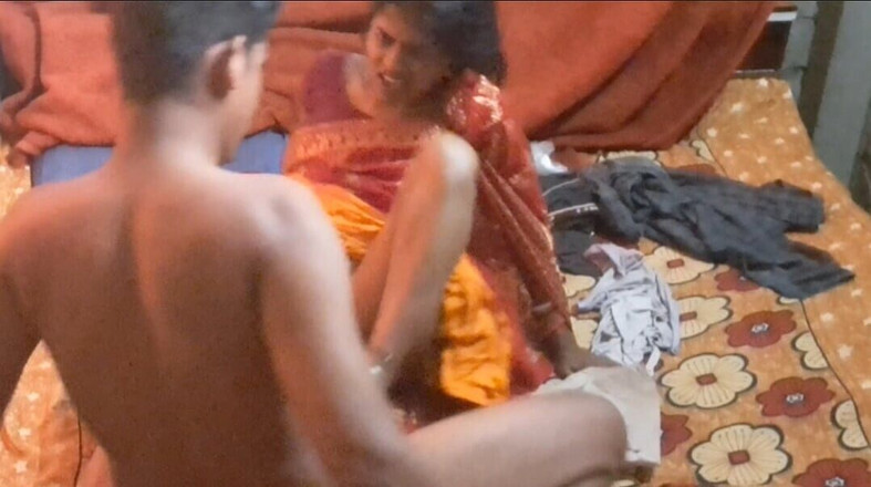 House stage: India en video de sexo para ella