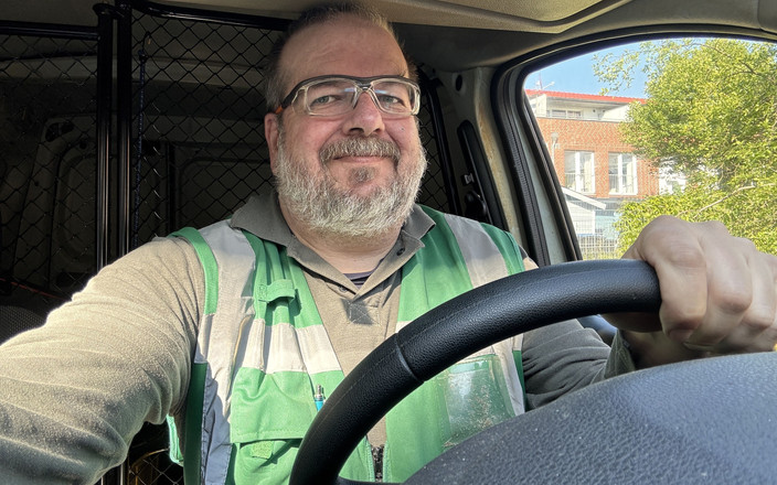 Qualzucht: Anální orgasmus v pracovním oblečení!