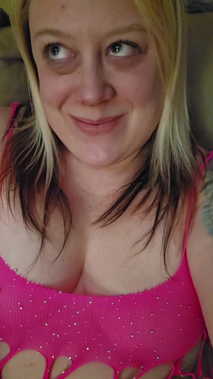 Jenn_sexxii: Nevlastní máma prosí o šukání a výstřik W nevlastní synové