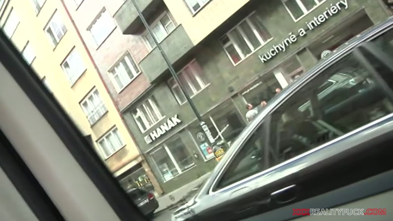 Czech Pornzone: Hjälper blondiner i nöd med kuk - Uma Zex &amp; Karol Lilien