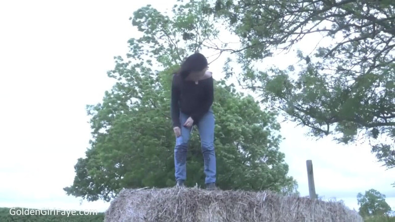 Her Kink UK: Hay Bales jeans wetting