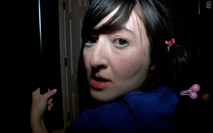 Private Society: Correrse hace que mi coño orine