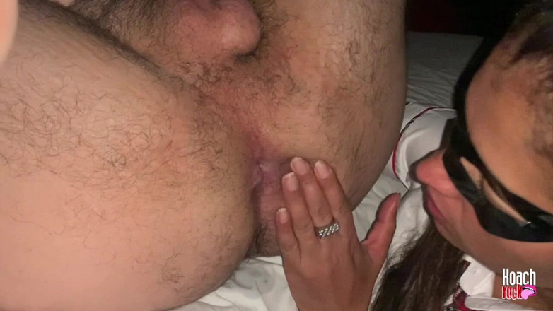 thundass: Zlobivá a špinavá studentka ráda líže prsty poté, co je strká...