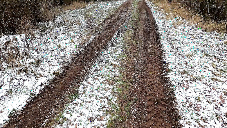 Bouncy Tits Action: Бью ее сиськи в снегу