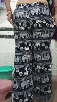 Priya Bhabi 거유 섹시한 바디 비디오 촬영