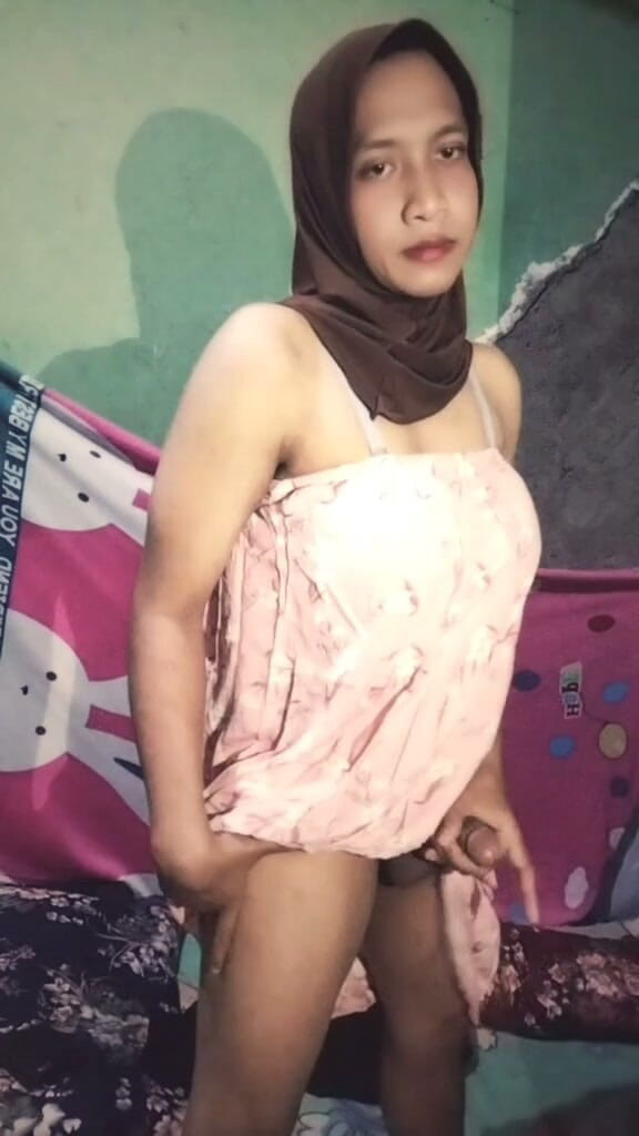Deboy Candy: Hijab Cantik Melancap Seorang Diri