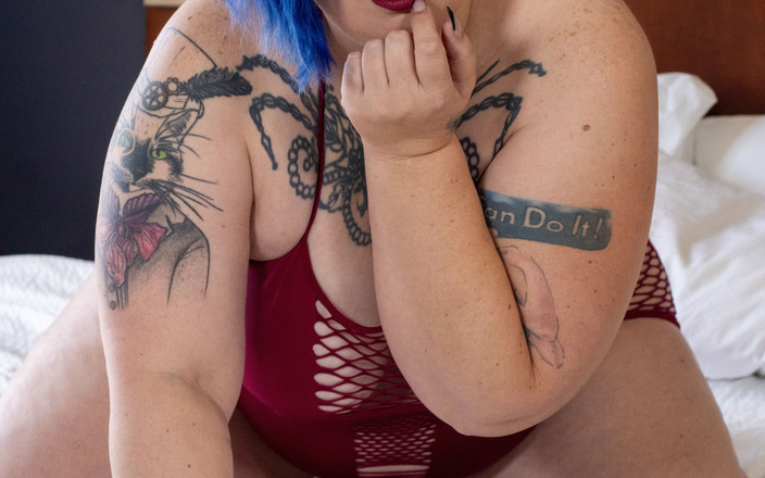 MissQuinnCarter: Naoliwiony, a następnie masturbuje się 2 dildami w tym samym czasie!!