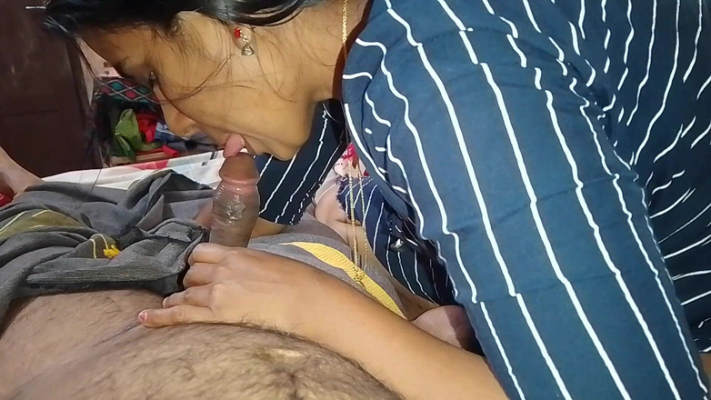 Bijukumar: 马来亚女孩喜欢把她丈夫的鸡巴塞进嘴里