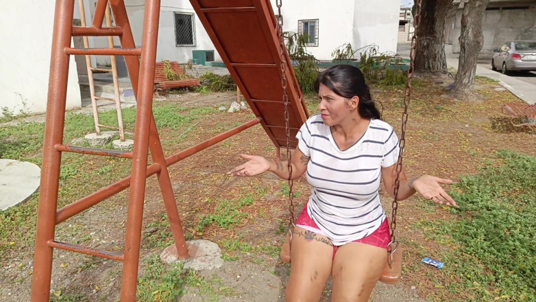 Lady: Znajduję moją cycatą pasierbicę w parku i zapraszam ją do...