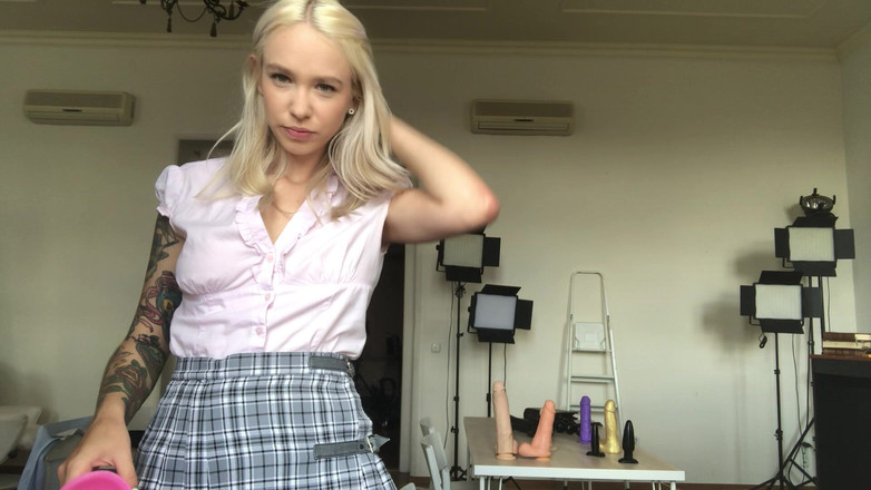 Arteya: Anaal spelen met een dildo