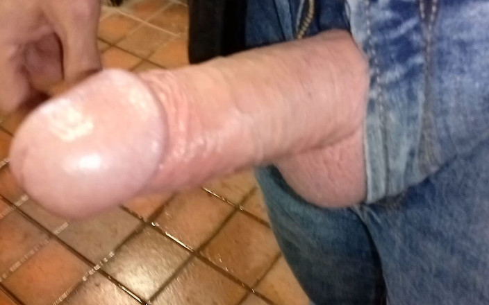 Rockardglans: Kencing, coli, dan muncrat di boa urinal. Rockard Daddy