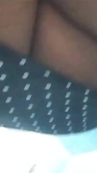 Tia no chuveiro, eu encontrei este vídeo em seu celular