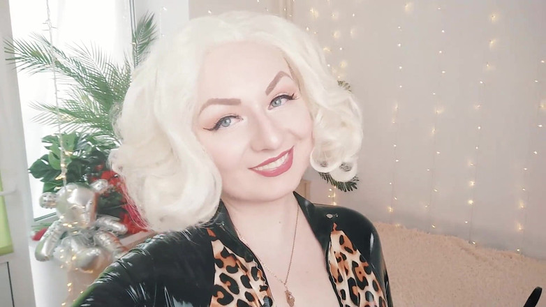 Arya Grander: Селфи-видео в латексном резиновом комбинезоне, милфа в модном комбинезоне