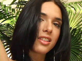 Shemales Tales: Tranny z niesamowitą dupą ssie twardego kutasa