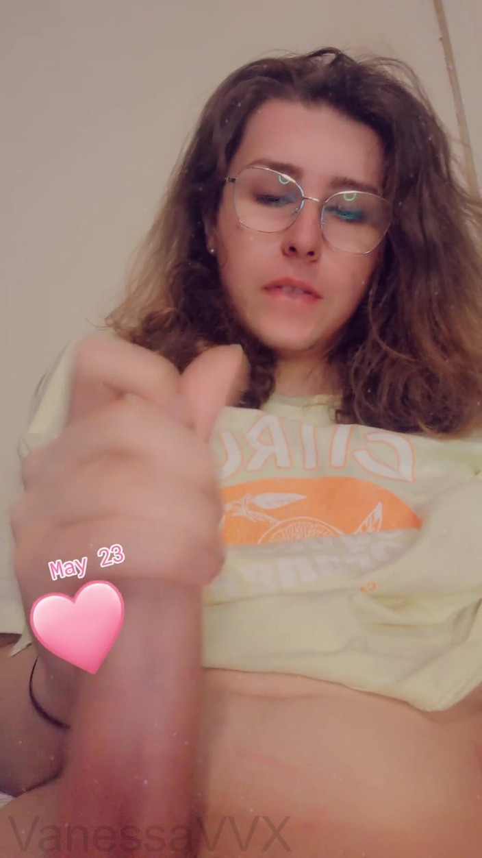 VanessaVVX: Vanessa macht einen massiven chaos über sich selbst und isst alles...