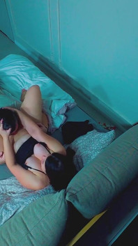 Hete vrouw krijgt haar goedemorgen poesje etende orgasmes