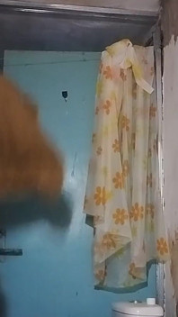 Chubby MILF with Big Tits Pissed in the Bath