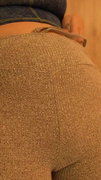 Wearing a Maxi Pad, I'm Masturbating and Showing off My Big, Sexy Ass in Leggings.