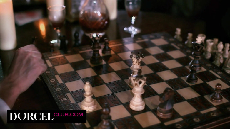 Dorcel Club: 핫한 갈색 머리의 격렬한 난교