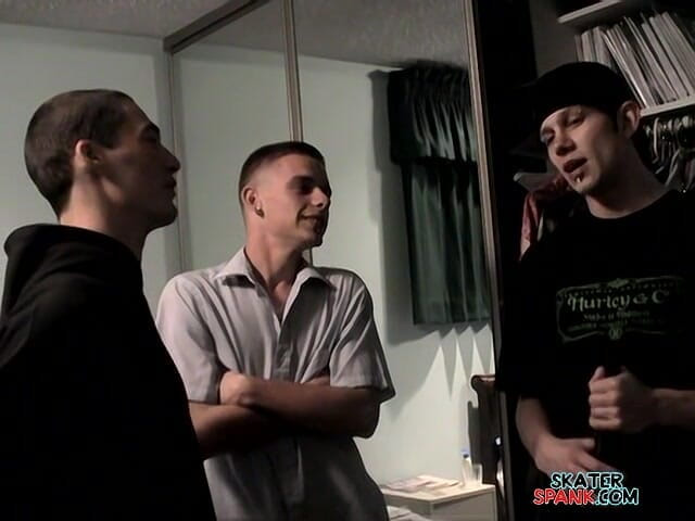 Skater Spank: 男孩打屁股的群交派对！