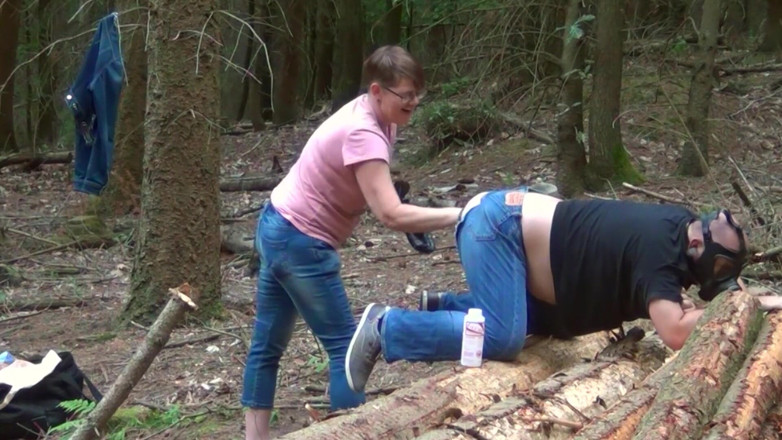 Marcus Pollack: Anal fisting in the undergrowth - Femdom outdor fisting