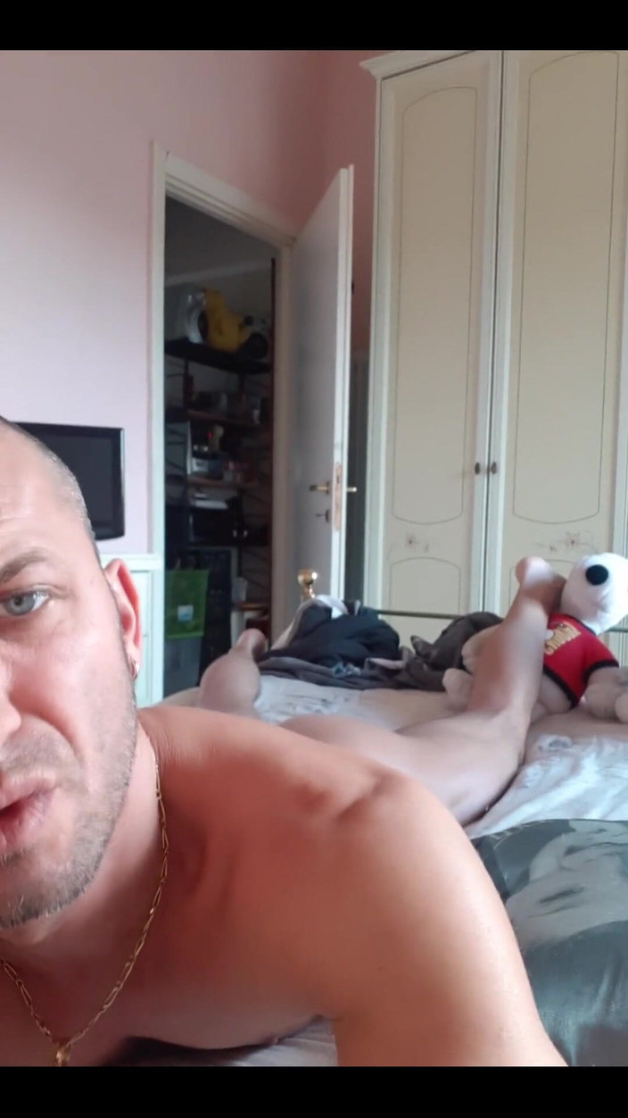 Boy jerking off:  Chlapec si honí 