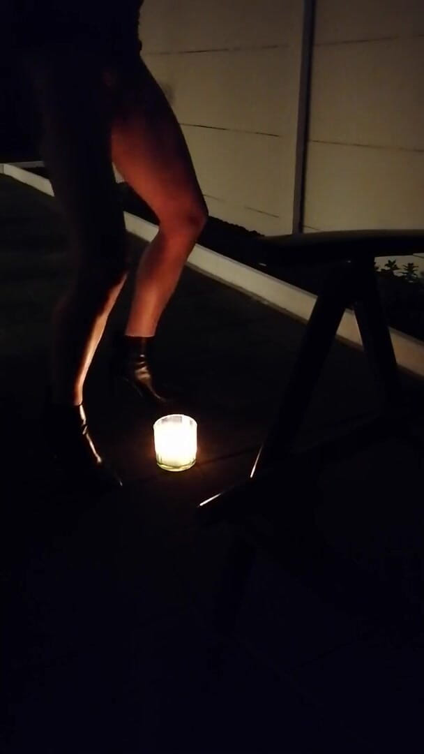 Crosdressing: Walking outdoor at night