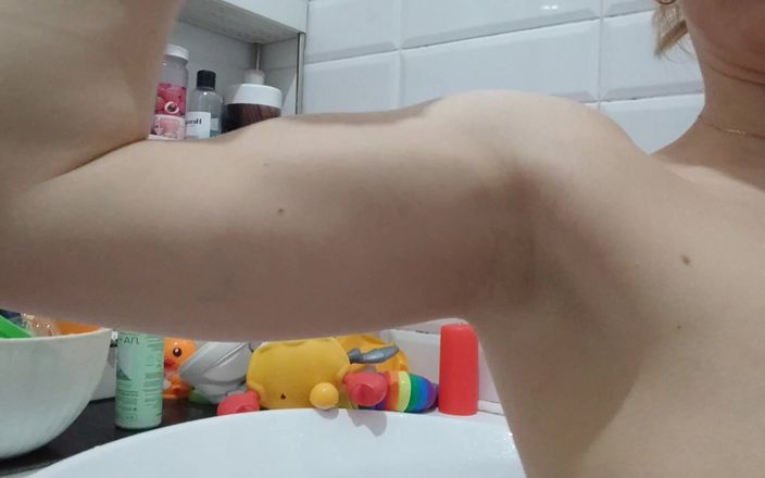 Number One Xx: Selfie of My Milky Tits and Big Muscles Flexing