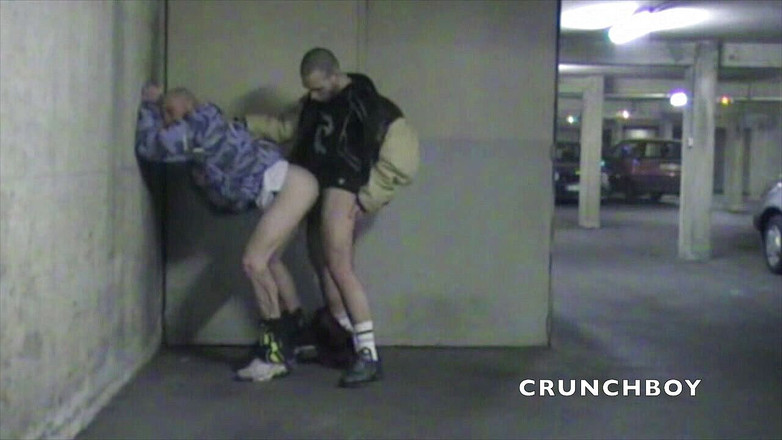 Jess Royan XXX: 在停车场被scally男孩性交