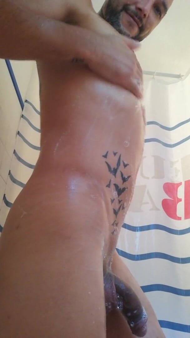 PSYKOANAL: Psykoanal lagi asik mandi bugil