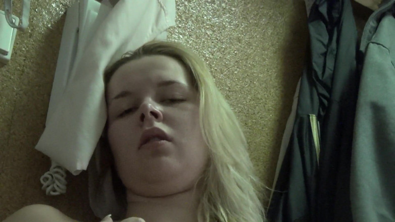 All Those Girlfriends: Droom Nikky kan haar handen nauwelijks van zichzelf houden