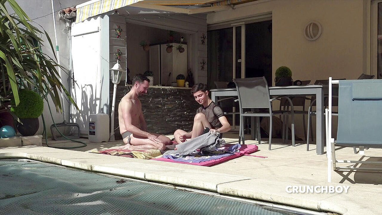 Hot guys from France: 吉米在户外被 twink 18 岁性交