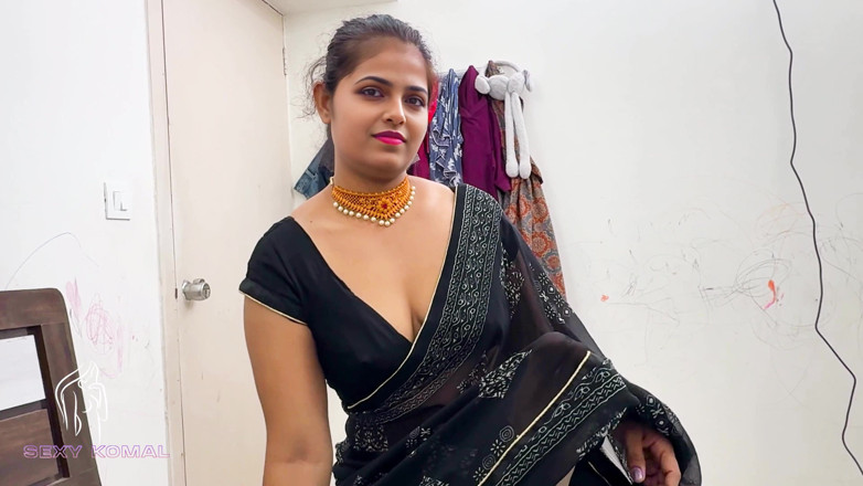Sexy Komal: コマルの戸棚が開かない時、隣人が助けに来ました