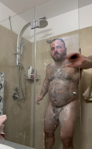 Huzzbearz: Itamar est en visite chez elle. Donc pour l'instant, voici...