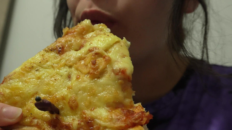 AmayaMori: La cena gigantessa della pizza prende un turno selvaggio minuscolo...